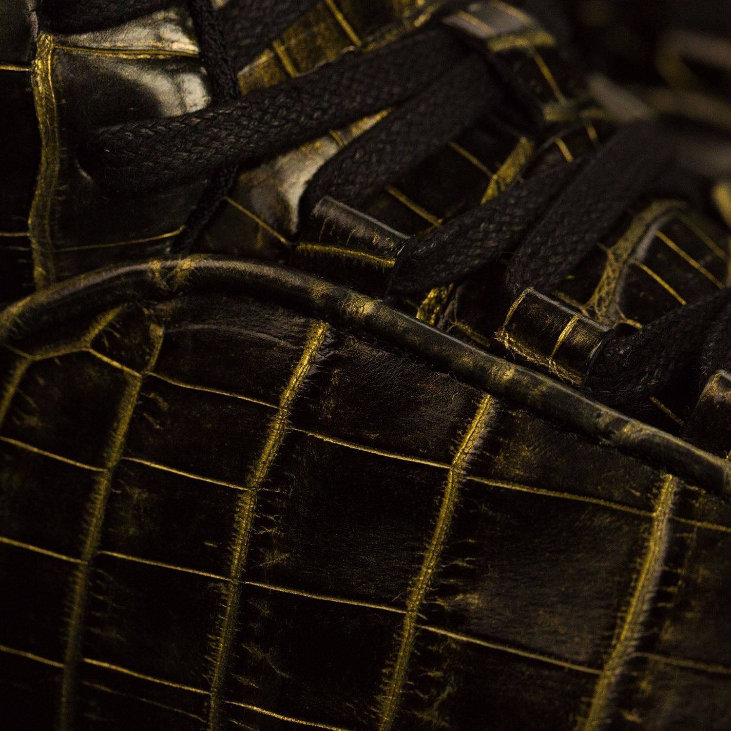 Women's Lusso Supreme Black / Pure Gold view 10